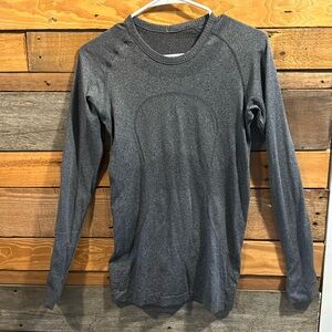 🔥MOVING CLOSEOUT Women’s small lululemon performance athletic top